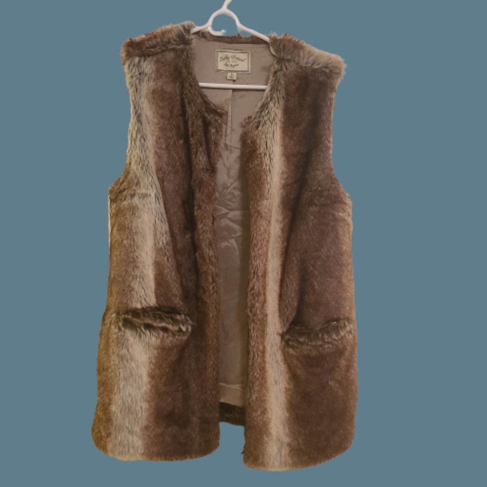 NWOT Gorgeous Lucky Brand Open Faux Fur Vest
